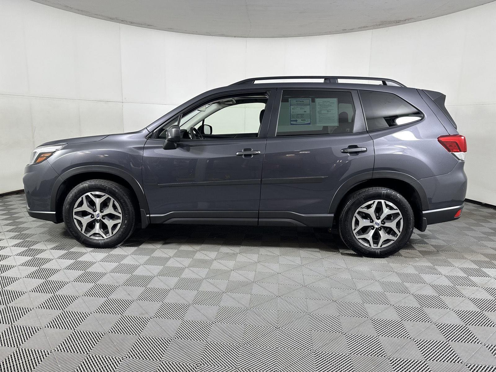 Used 2021 Magnetite Gray Metallic Subaru Premium image 9