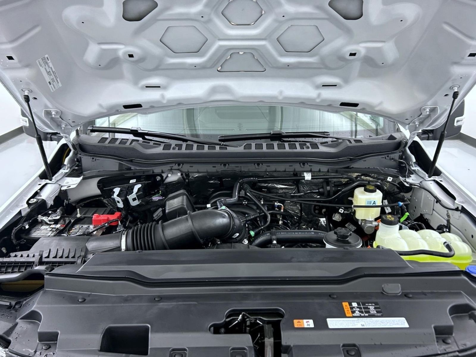 New 2026 Oxford White Ford XL image 24