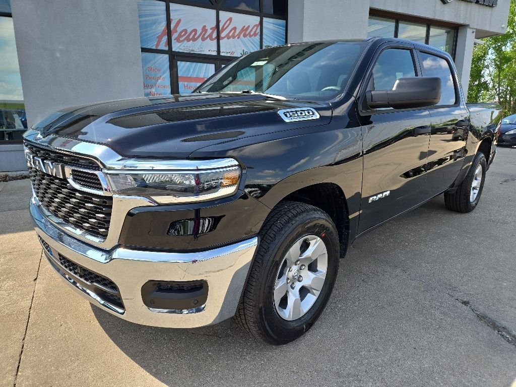 New 2026 Diamond Black Crystal Pearl-Coat Exterior Paint RAM Tradesman image 2