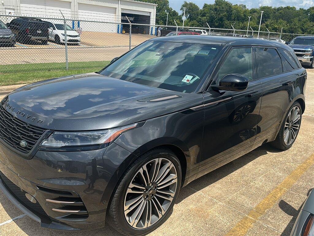 Used 2024 Arroios Grey Metallic Land Rover Dynamic SE image 1