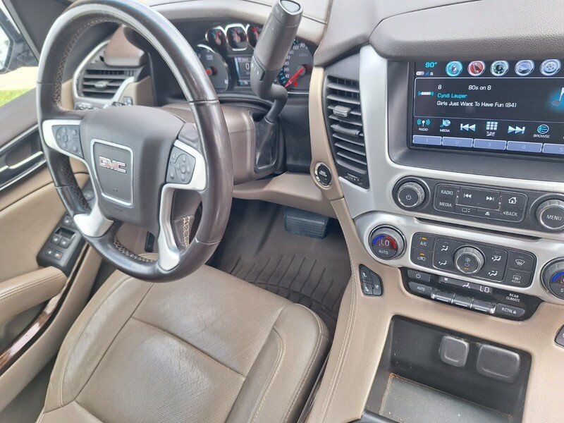 Used 2019 Silver GMC SLT image 34