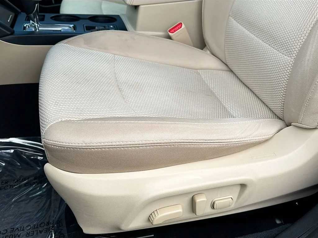 Used 2015 Crystal White Pearl Subaru 2.5i Premium image 16