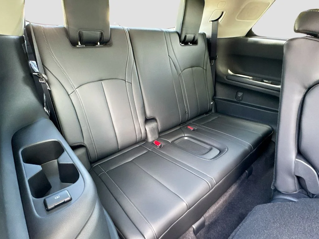 New 2027 RADIANT WHITE INFINITI Pure FWD image 28