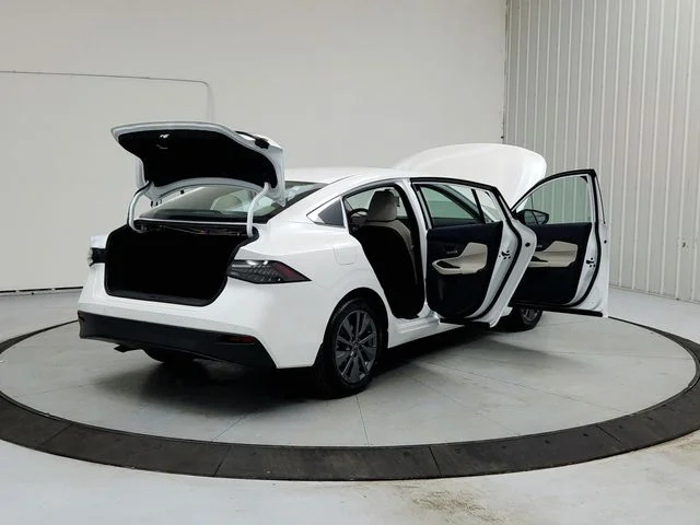 New 2026 White Nissan SL image 15