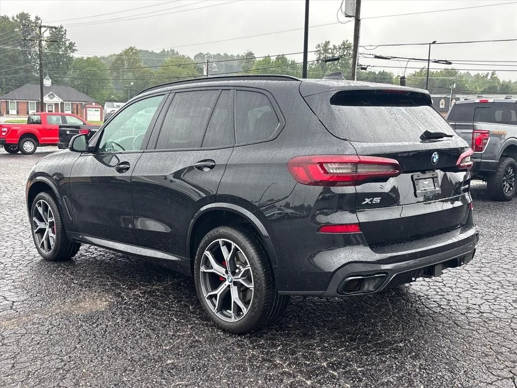 Used 2022 Black BMW sDrive40i image 5
