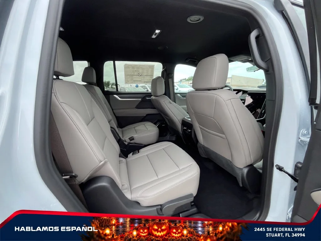New 2027 Glacier White Tricoat GMC Elevation image 19