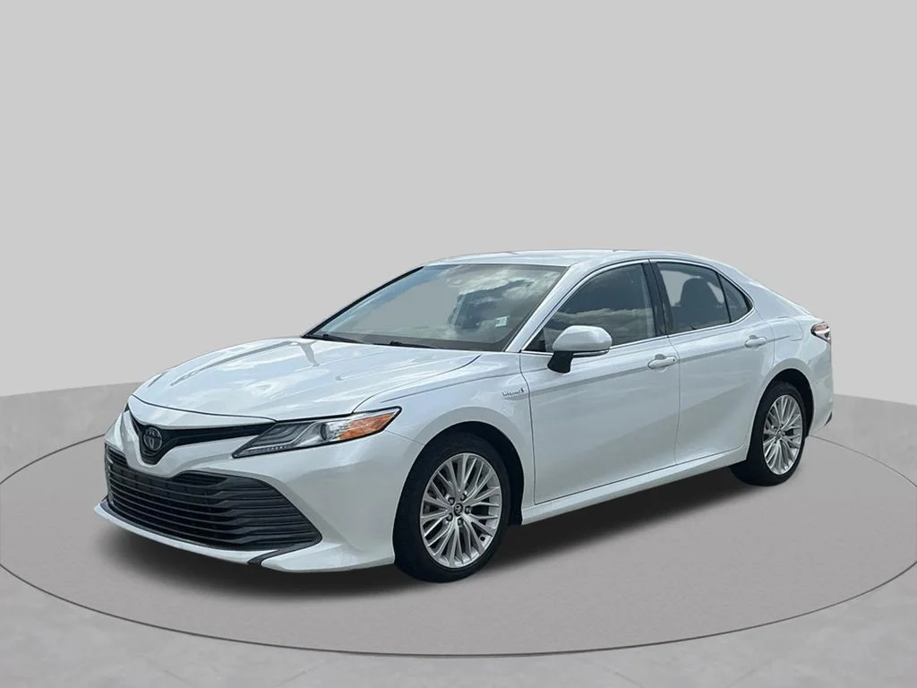 Used 2020 Beige Toyota XLE image 2