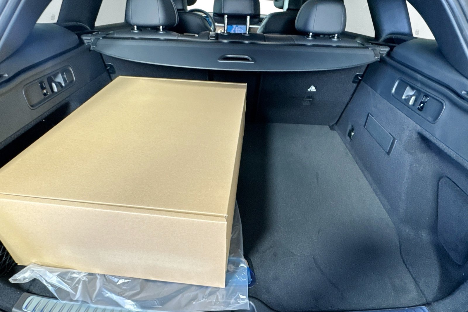 New 2026 Black Mercedes-Benz GLC 300 image 24