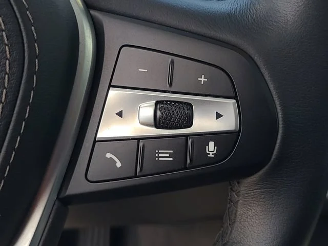 Used 2025 White BMW xDrive40i image 25