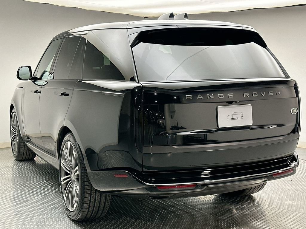 Used 2023 Santorini Black Metallic Land Rover SE image 11