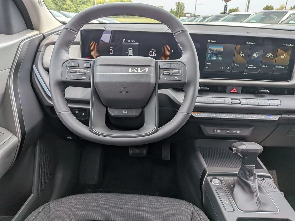 New 2027 Snow White Pearl Kia LX image 38