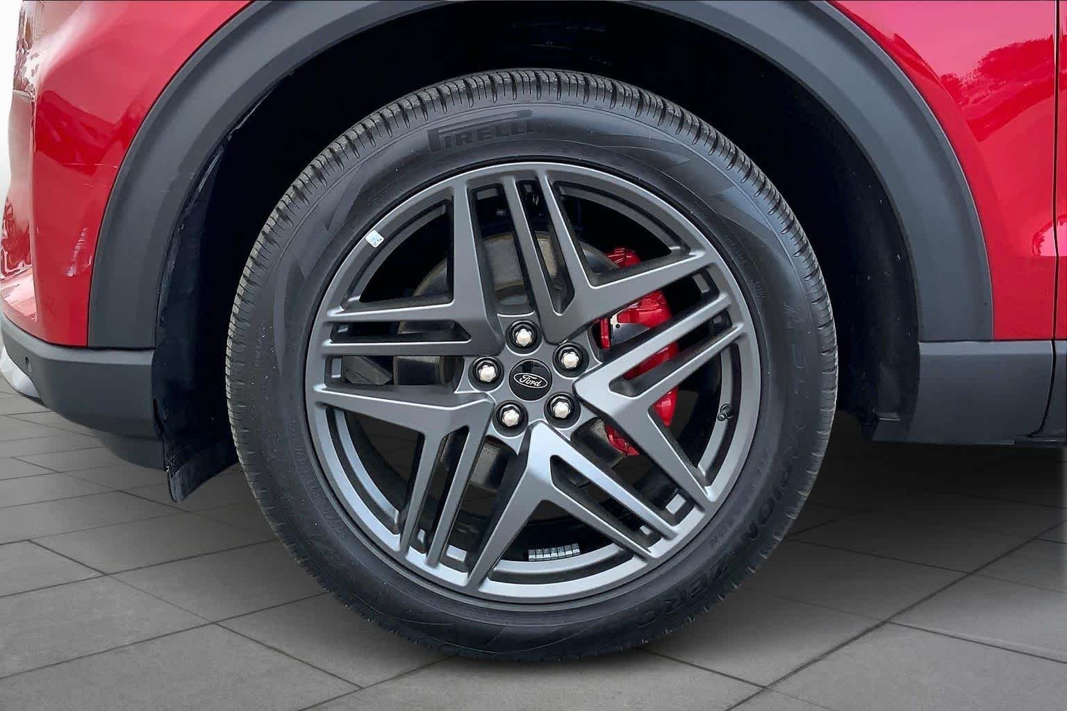 Used 2025 Rapid Red Metallic Tinted Clearcoat Ford ST-Line image 11