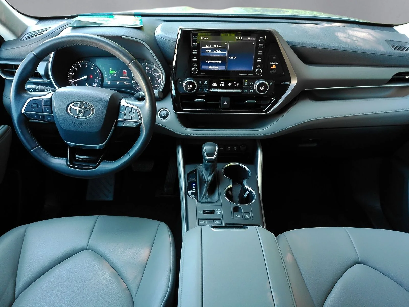 Used 2020 Silver Toyota XLE image 3