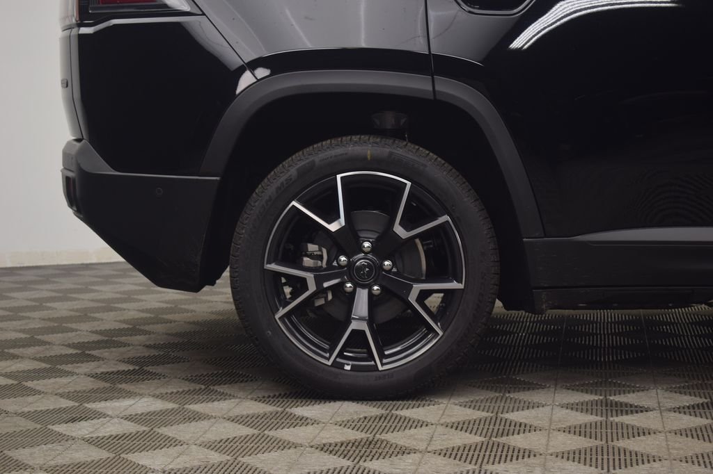 New 2026 Diamond Black Crystal Pearl-Coat Exterior Paint Jeep Overland image 8