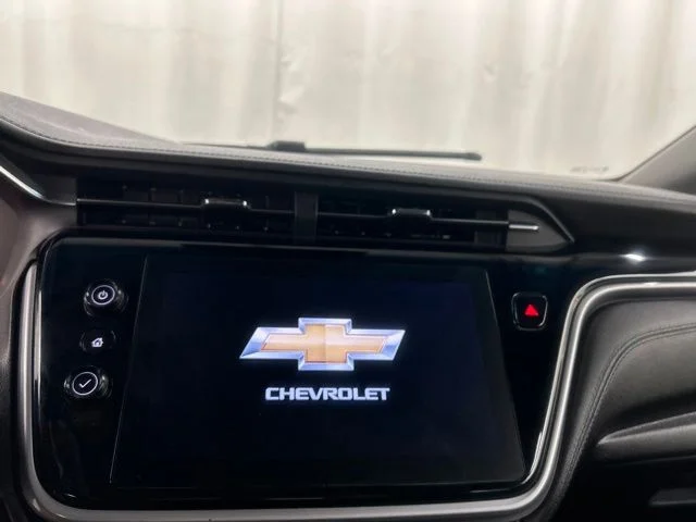 Used 2022 White Chevrolet 1LT image 13