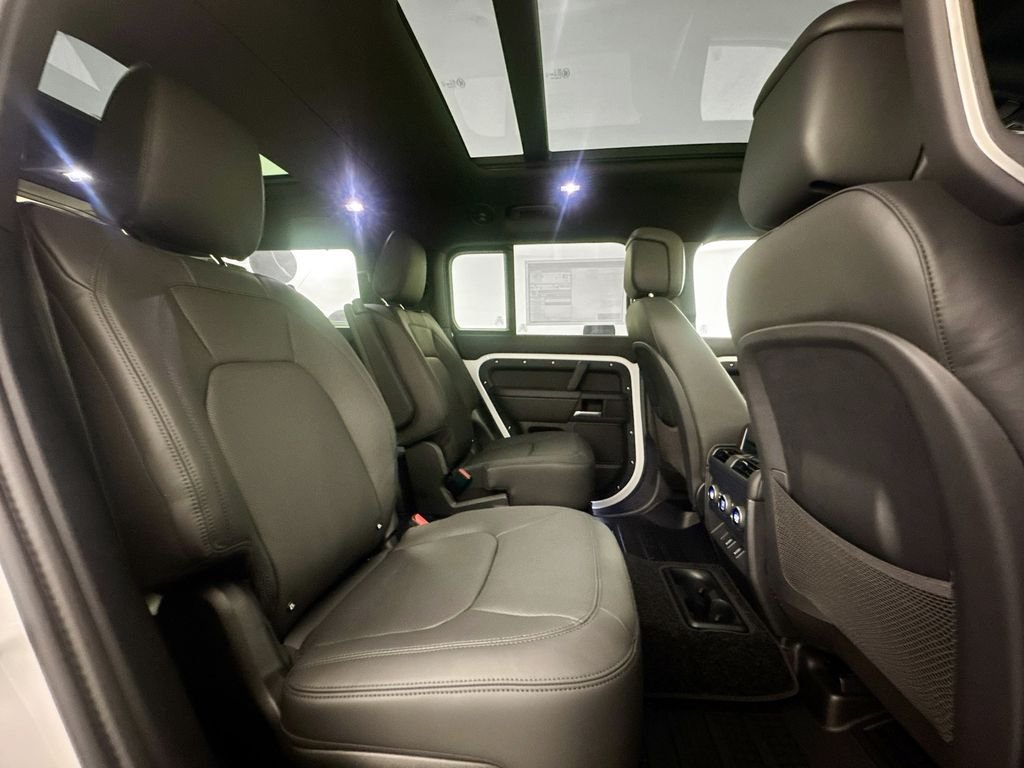 New 2026 Fuji White Land Rover X-Dynamic SE image 27