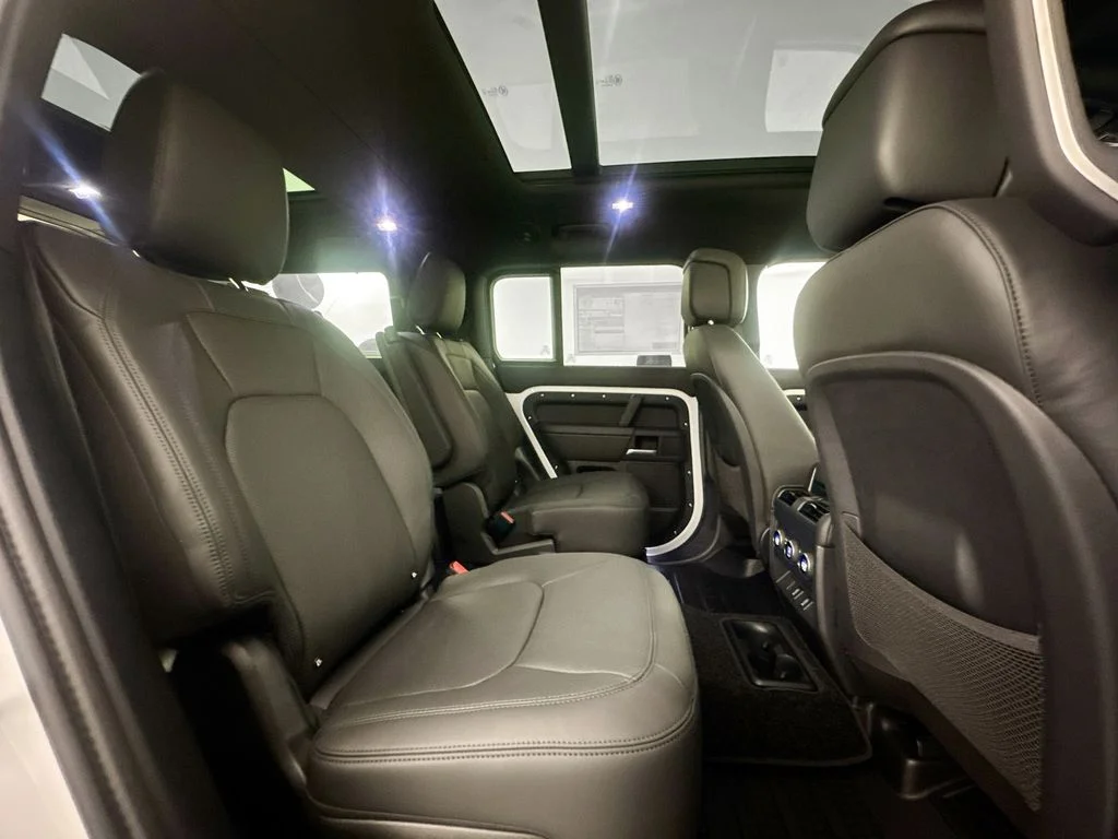 New 2026 Fuji White Land Rover X-Dynamic SE image 27