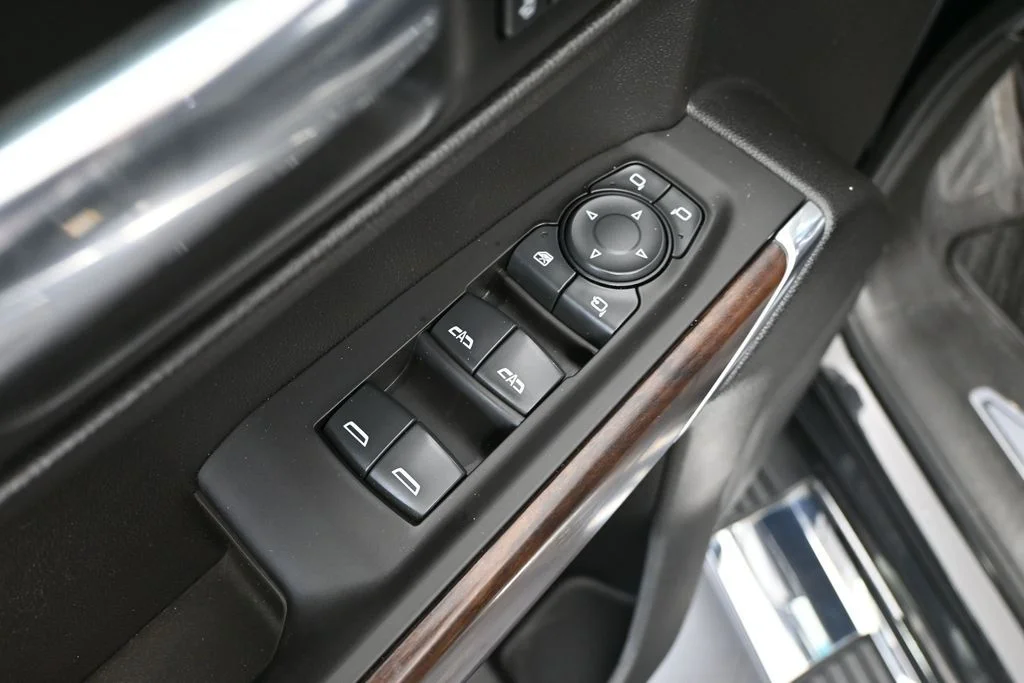 Used 2020 Black GMC SLT image 21