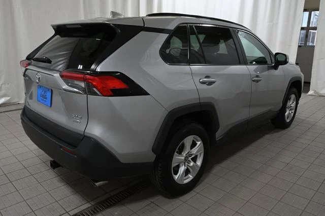 Used 2021 Silver Toyota XLE image 12
