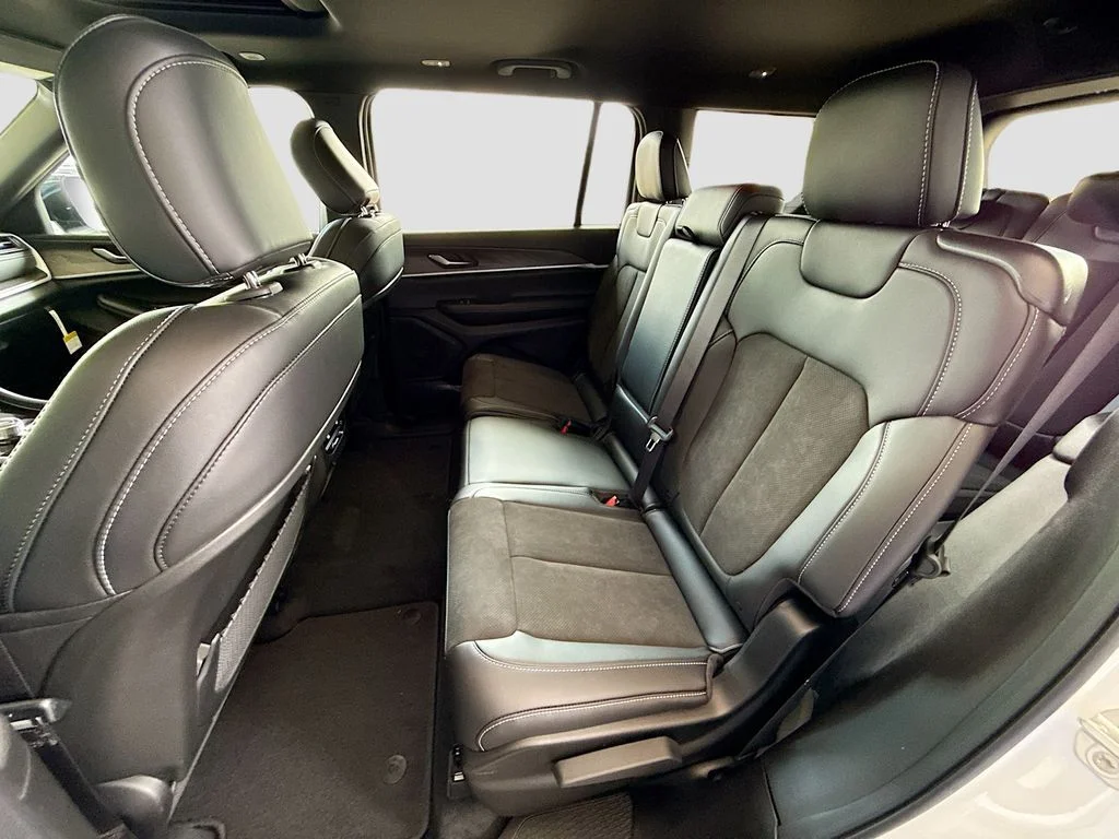New 2026 Bright White Clearcoat Jeep Laredo Altitude image 25