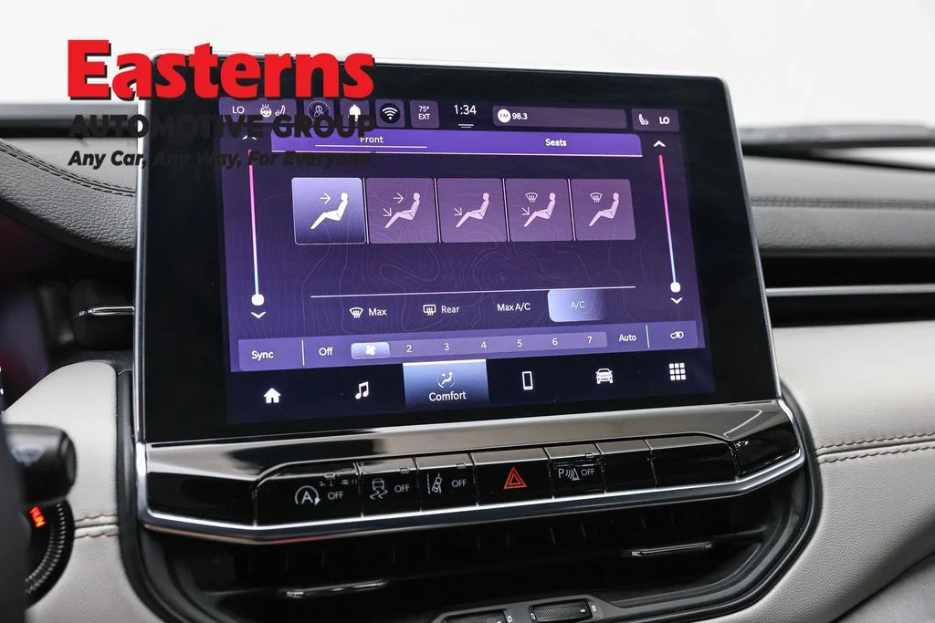 Used 2025 Silver Jeep Limited image 19