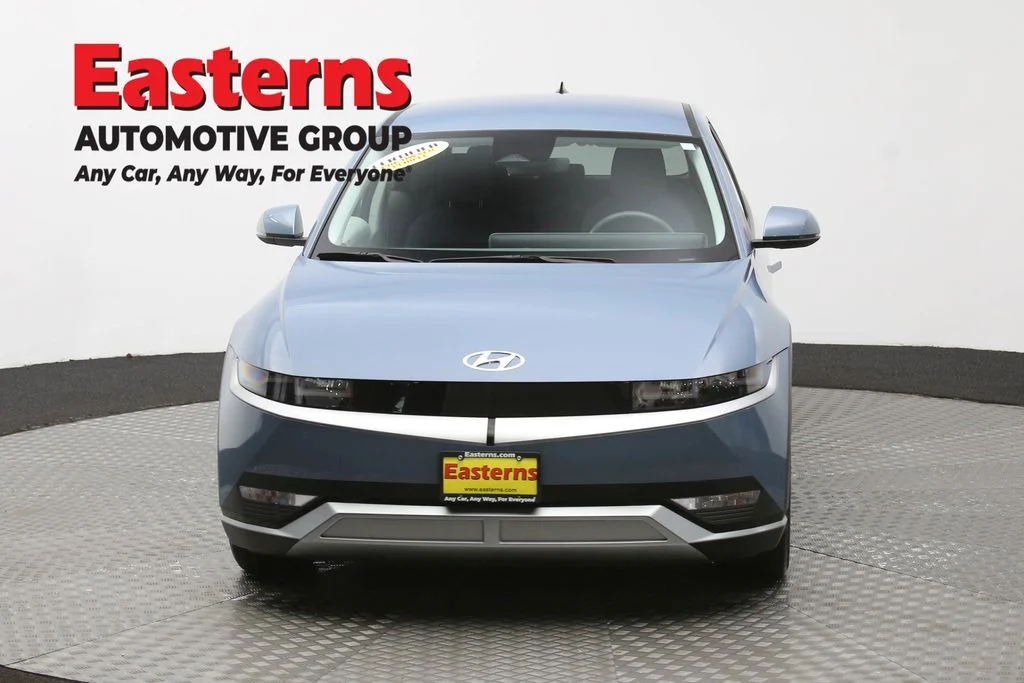 Used 2023 Blue Hyundai SE image 2