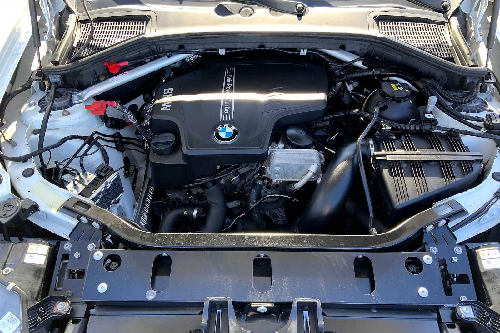Used 2017 Alpine White BMW xDrive28i image 31