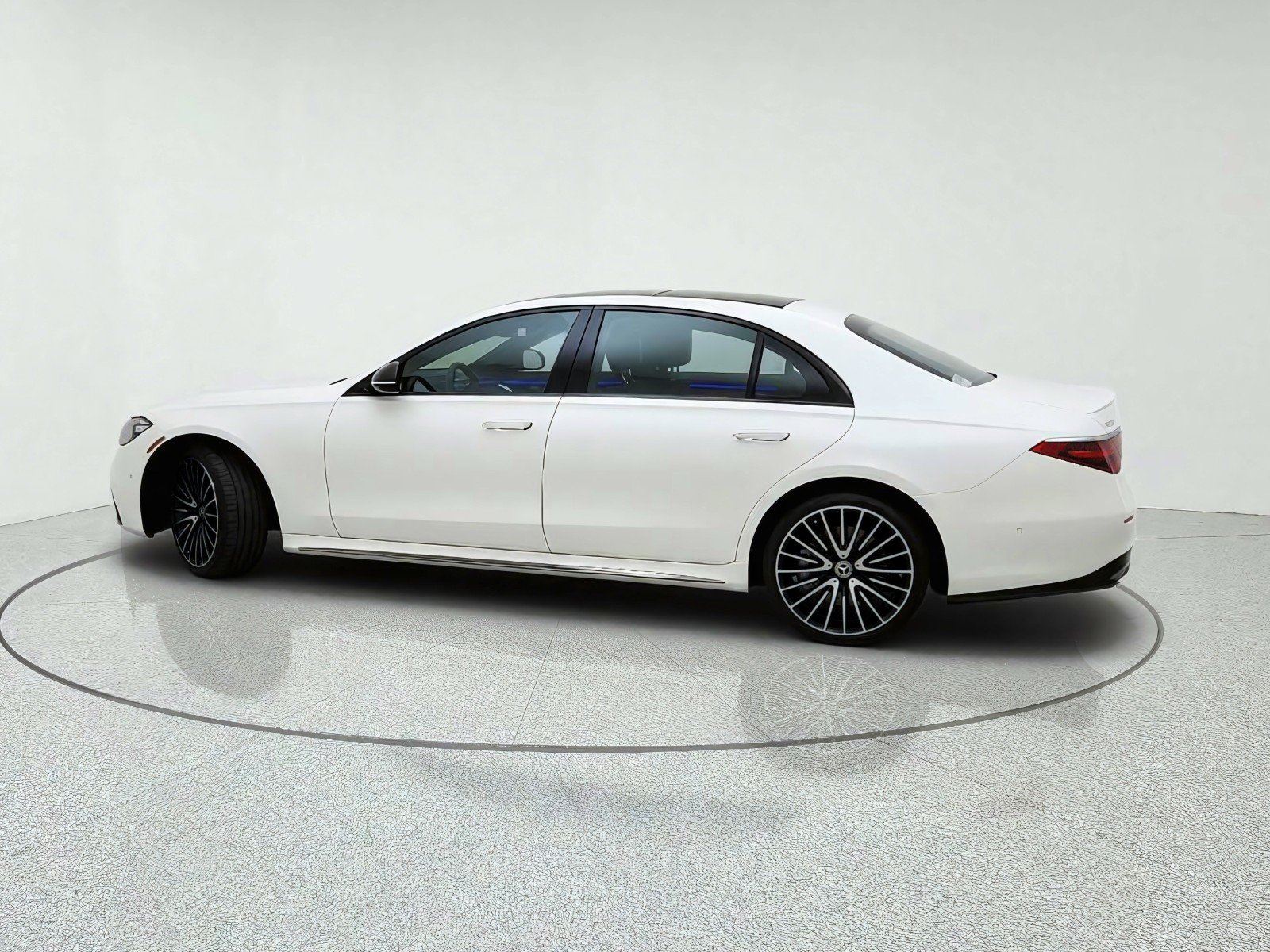 Certified Used 2023 MANUFAKTUR Diamond White Mercedes-Benz S 580 image 13