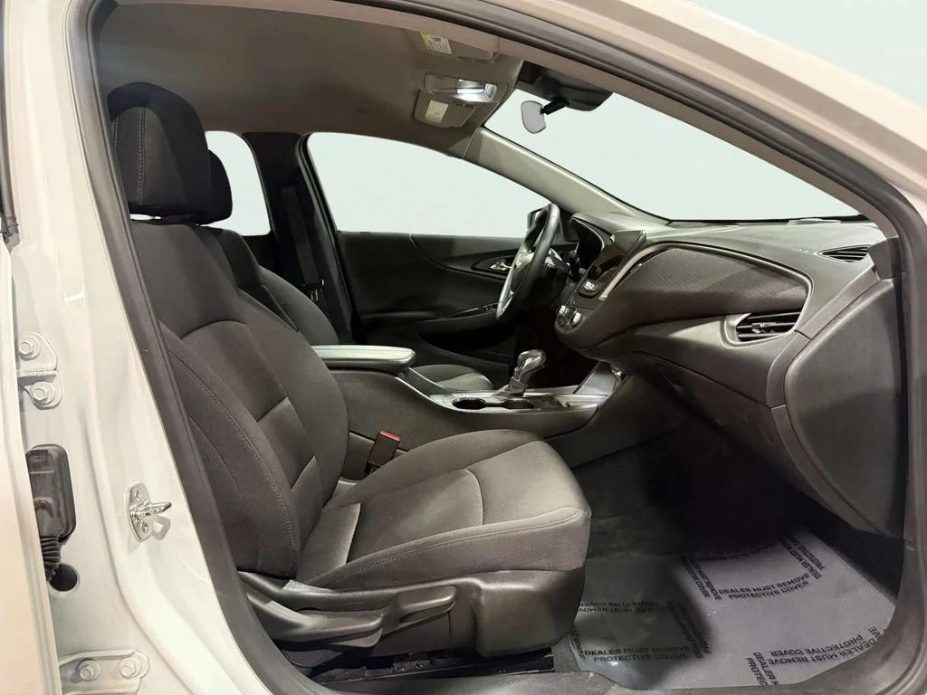 Used 2024 Summit White Chevrolet 1LT image 26