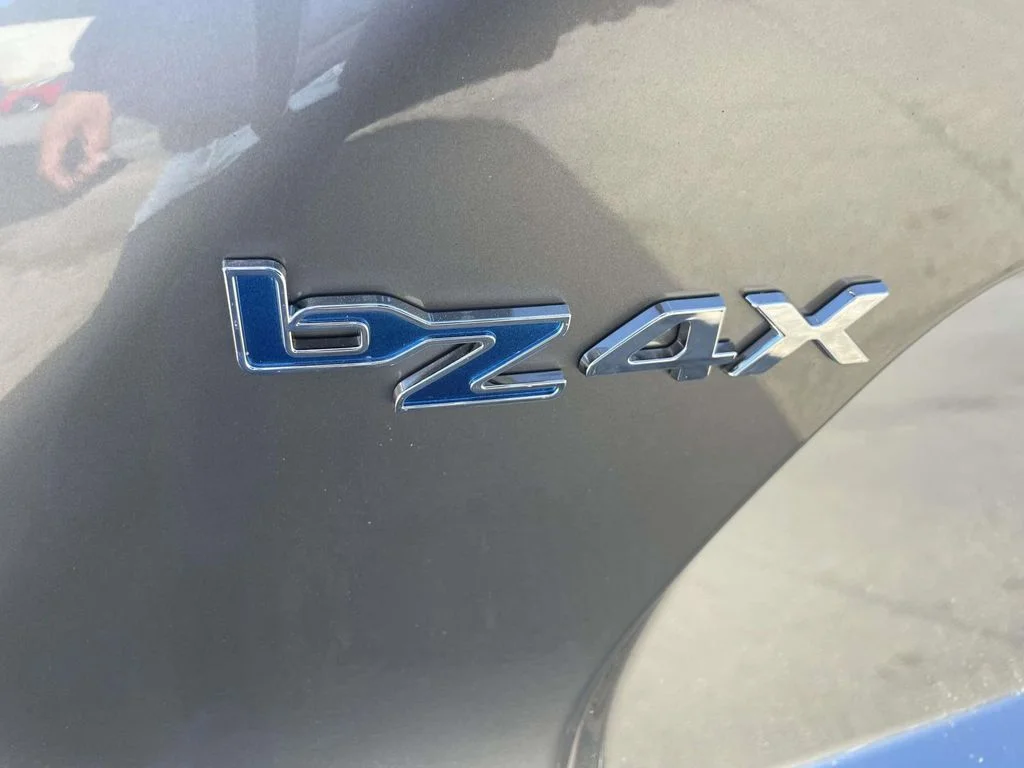2024 Toyota bZ4X XLE - Photo 9