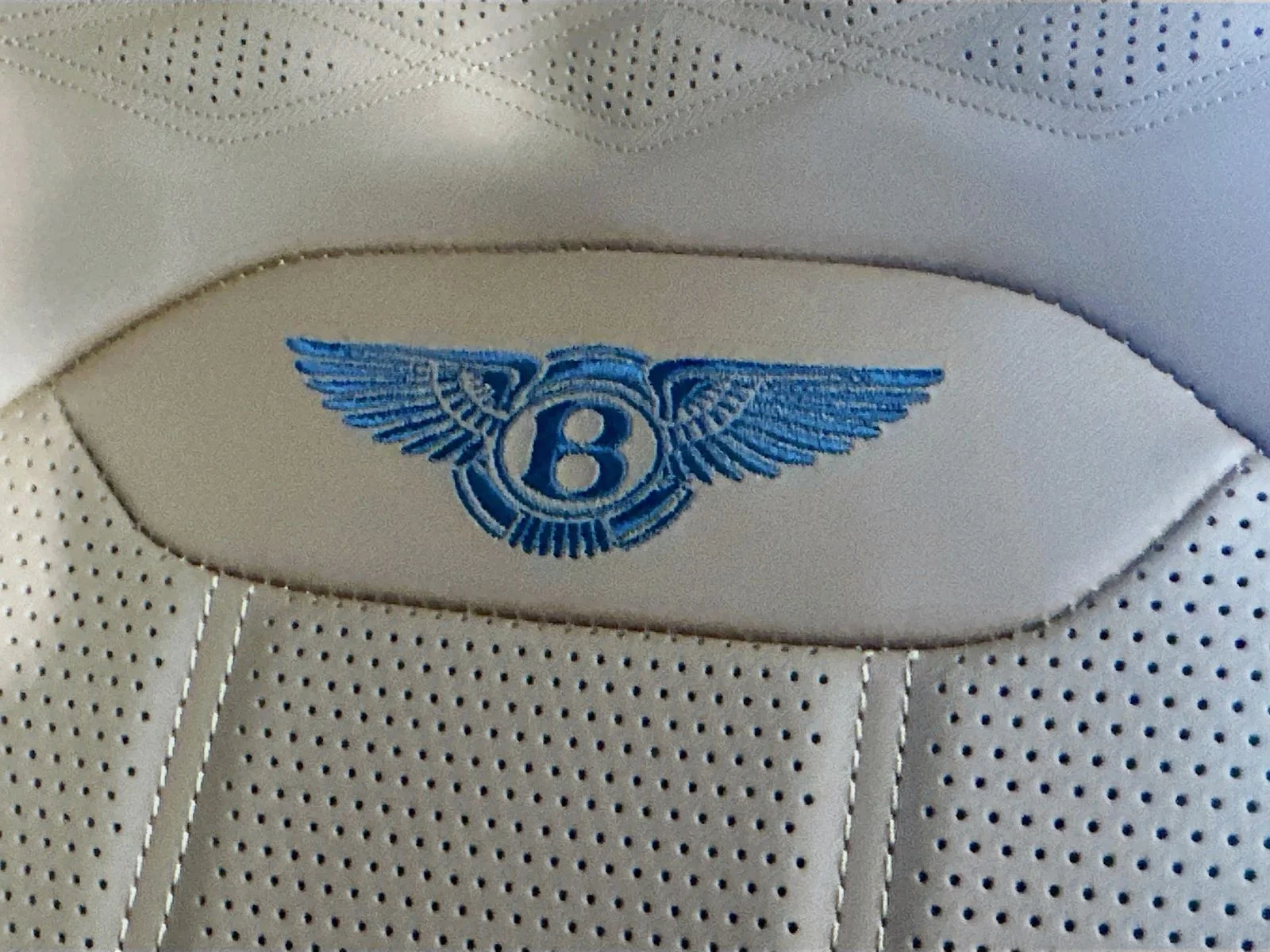 Used 2023 Silver Bentley  image 62