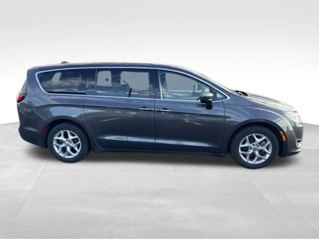 Used 2018 Gray Chrysler Touring Plus image 7
