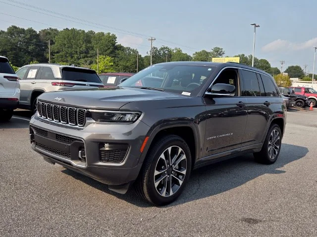 Used 2025 Gray Jeep Overland image 3