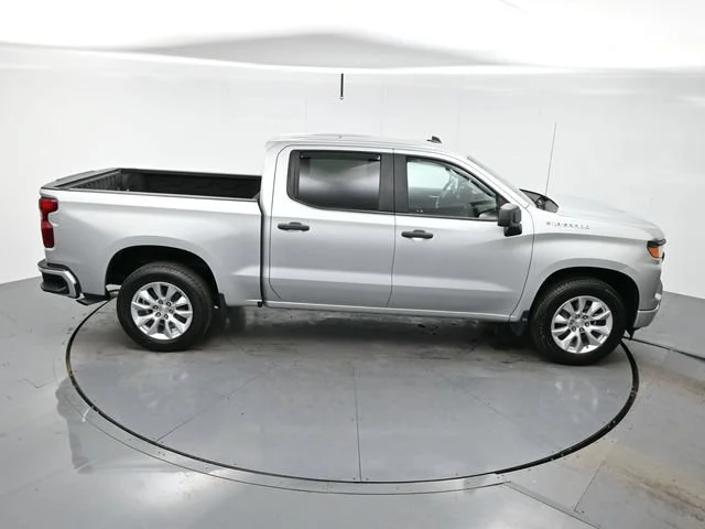 Used 2022 SILVER ICE METALLIC Chevrolet Custom image 37