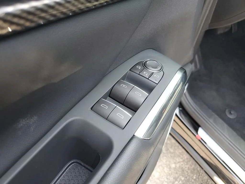 New 2026 Mosaic Black Metallic Chevrolet High Country image 29