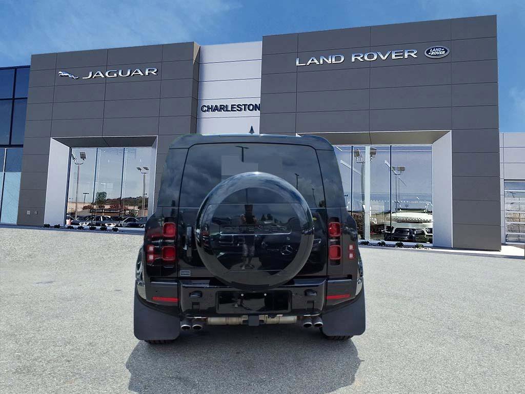 Certified Used 2025 Santorini Black Metallic Land Rover X-Dynamic SE image 4