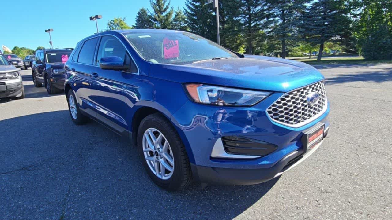 Used 2024 Atlas Blue Metallic Ford SEL image 2