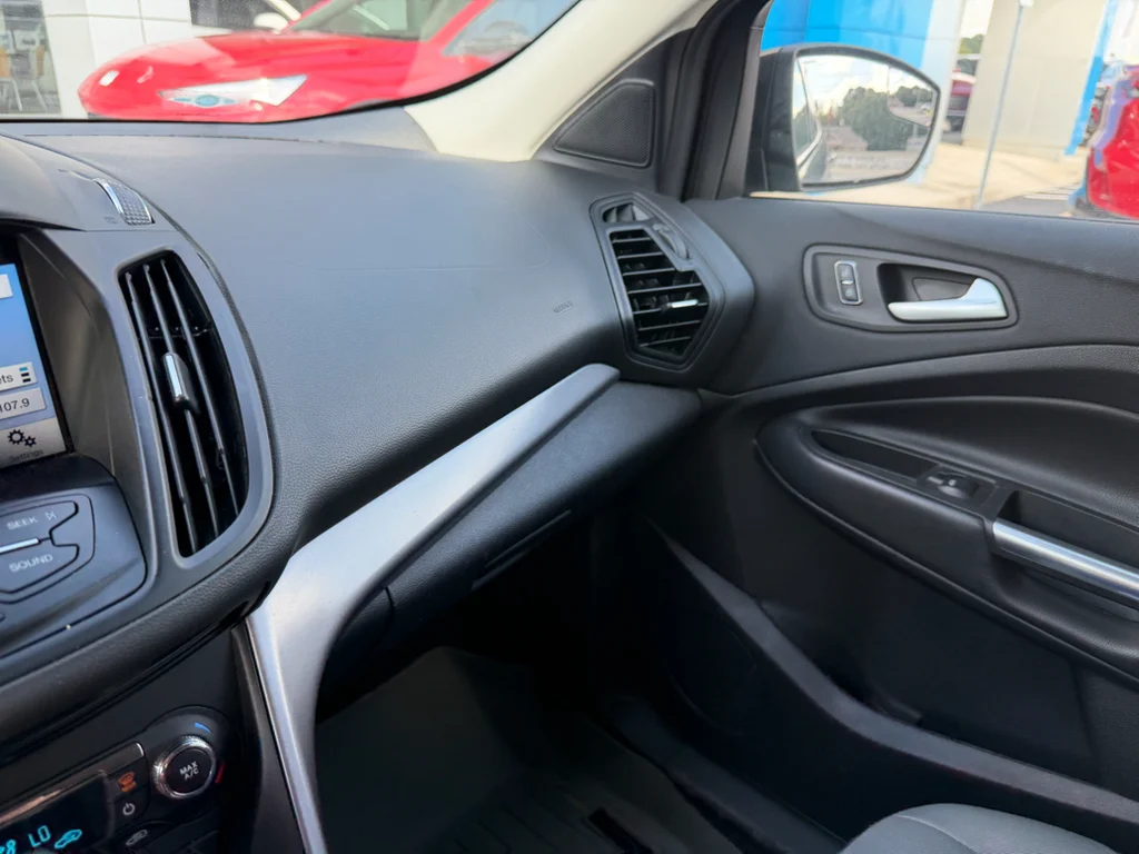 Used 2016 Gray Ford SE image 9