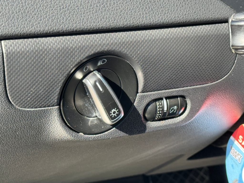 Used 2012 Beige Volkswagen 2.5L SE image 10