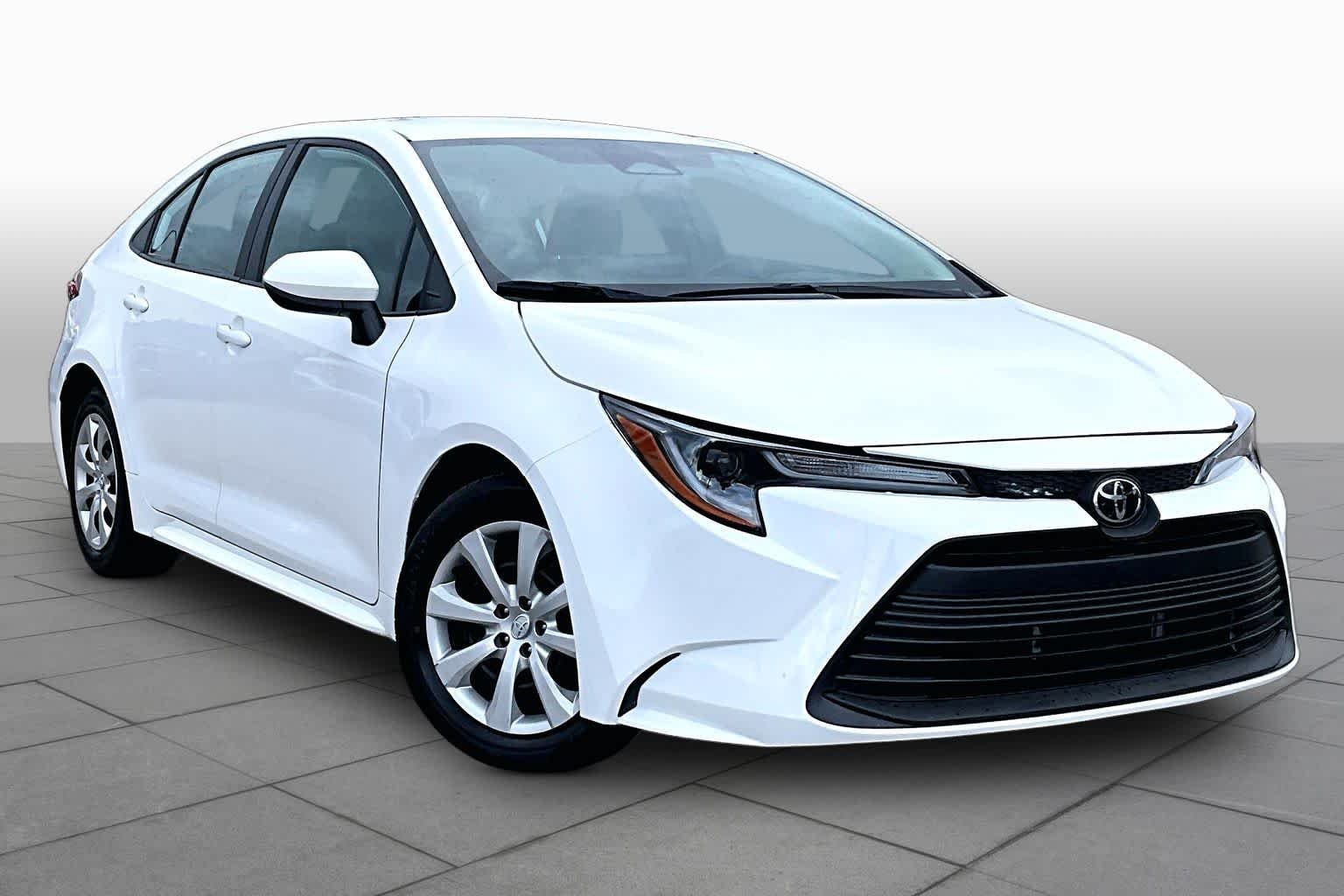Used 2025 Ice Cap Toyota LE image 3
