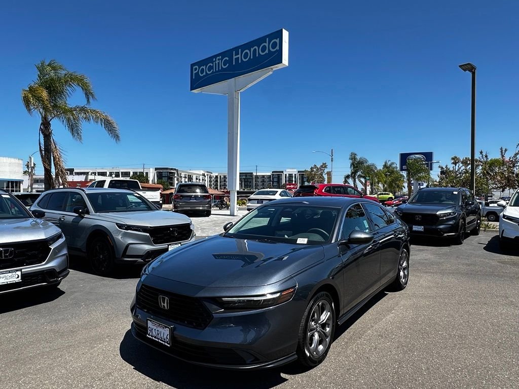 Used 2024  Honda EX image 2