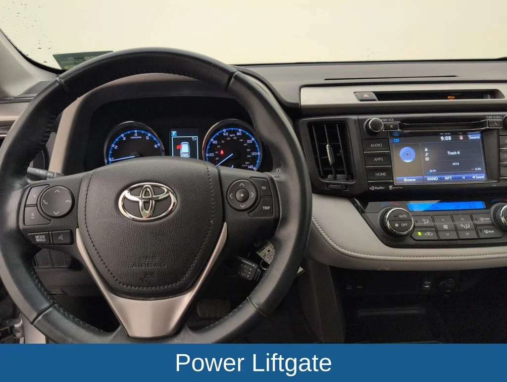 Used 2016 Silver Toyota XLE image 19