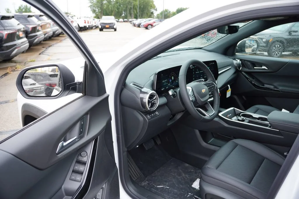 2027 Chevrolet Equinox LT - Photo 10
