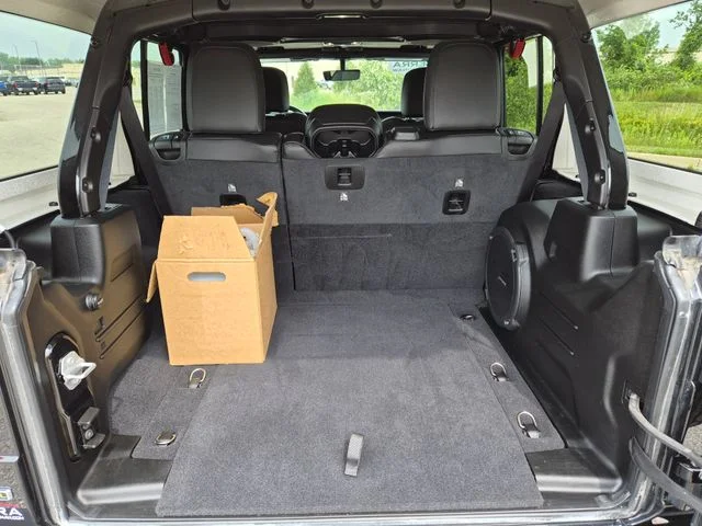Used 2021 Black Jeep Unlimited Sahara image 12