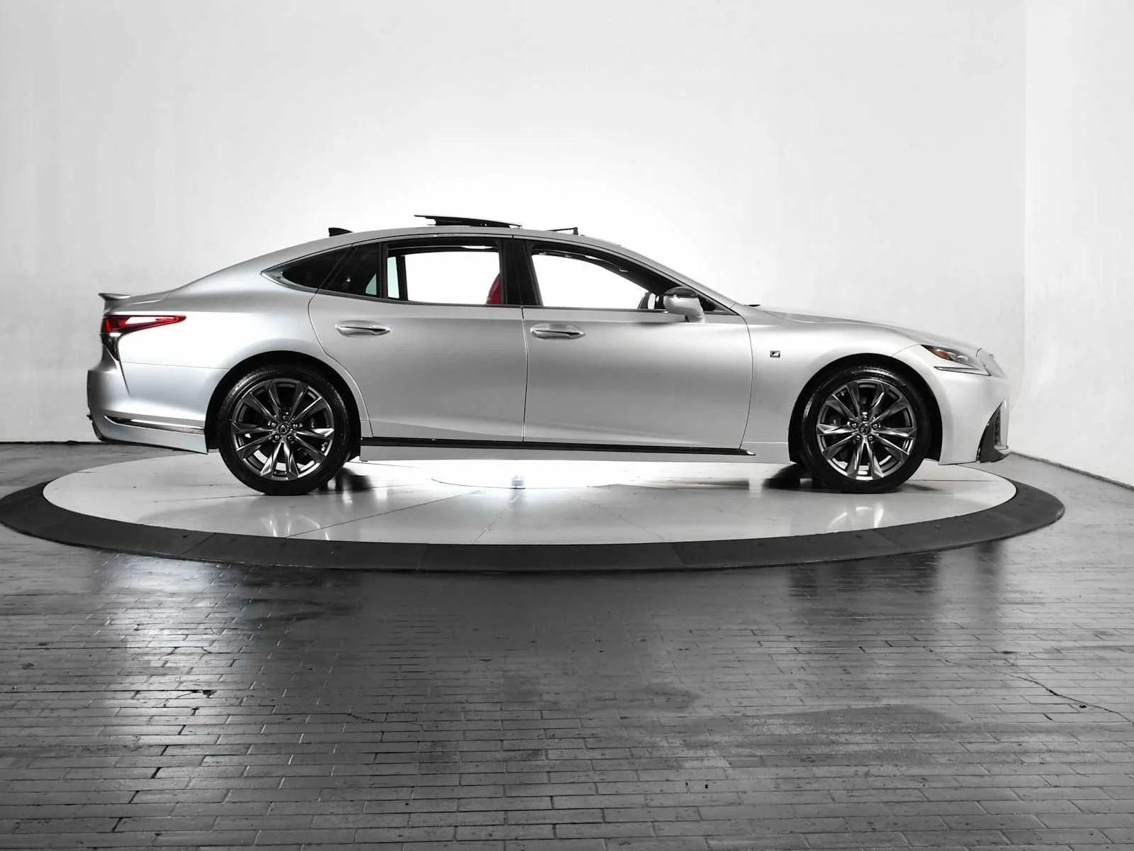 Used 2018 Liquid Platinum Lexus  image 8