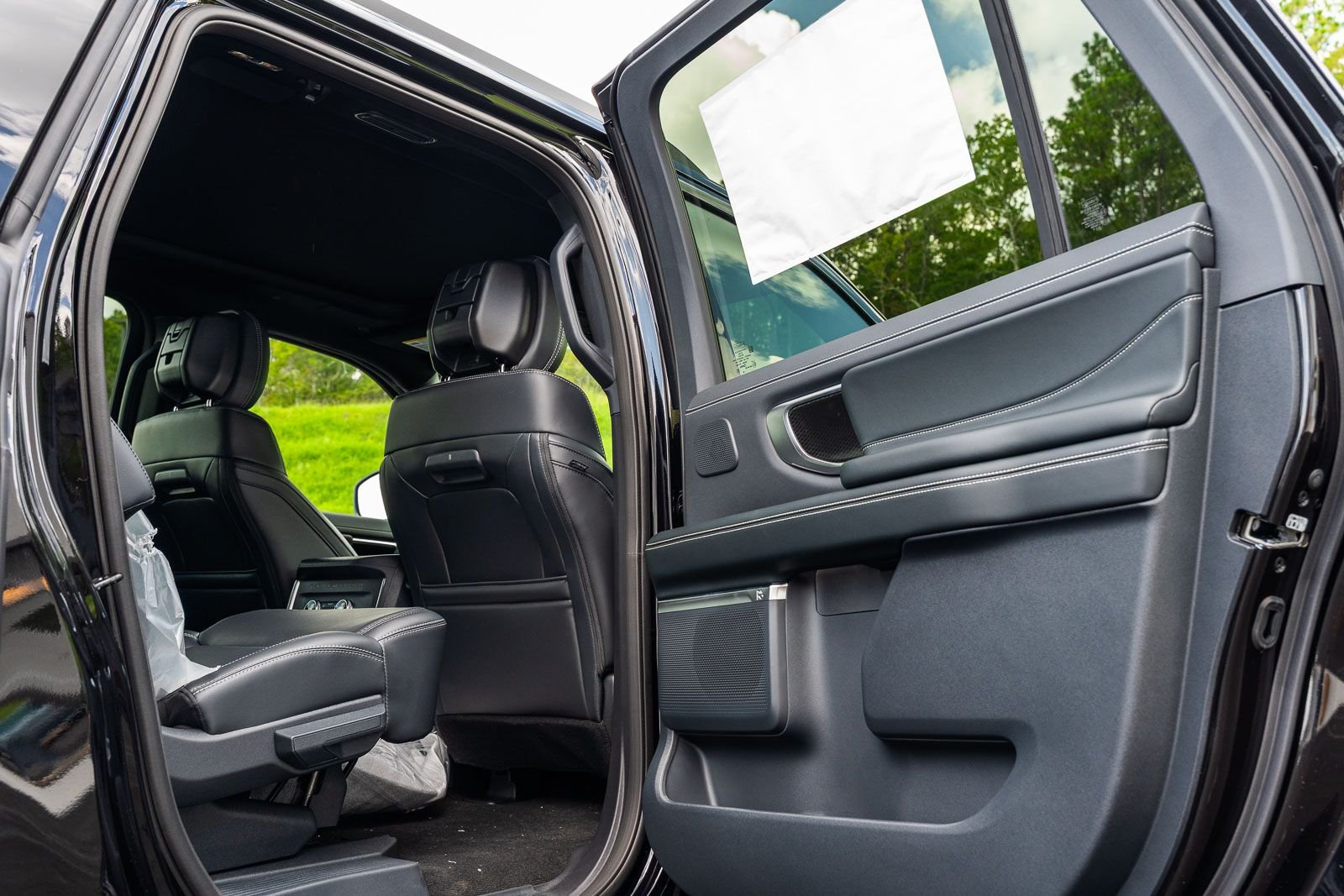 New 2027 Agate Black Metallic Ford MAX Platinum image 9