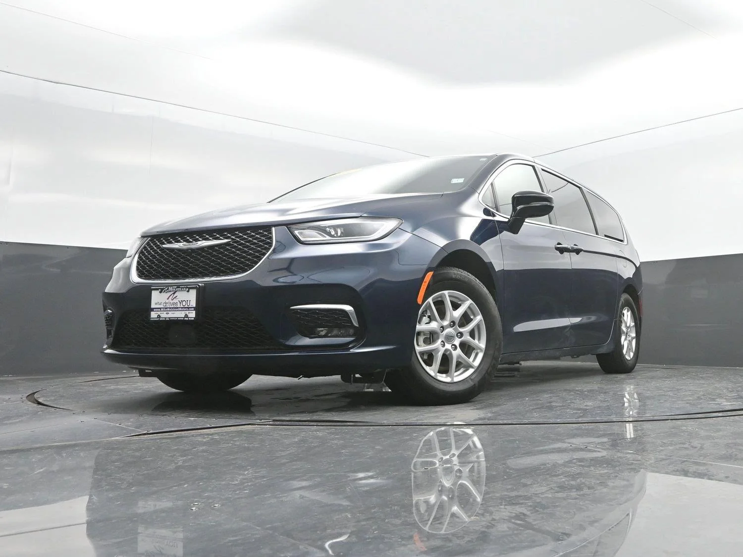 Used 2024 Fathom Blue Pearlcoat Chrysler Touring image 41