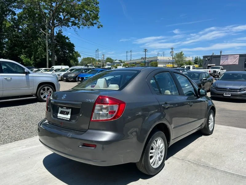 Used 2012 Gray Suzuki LE Sedan 4D image 9