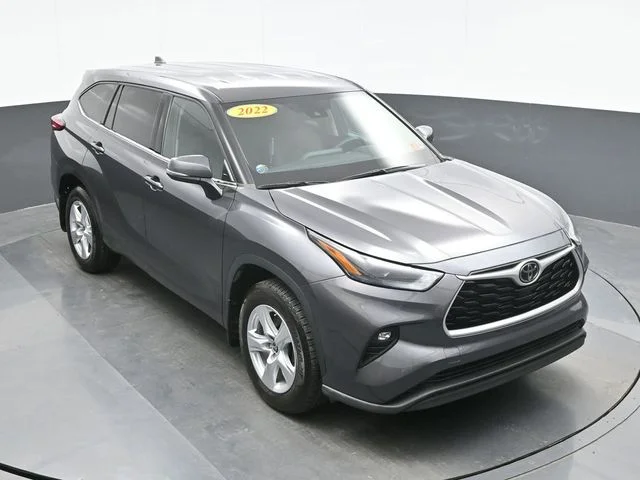 Used 2022 Gray Toyota LE image 14