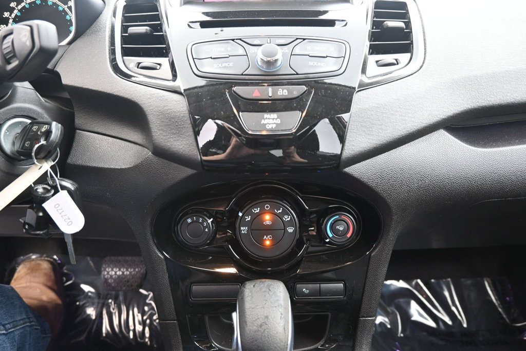 Used 2015 Red Ford SE image 11